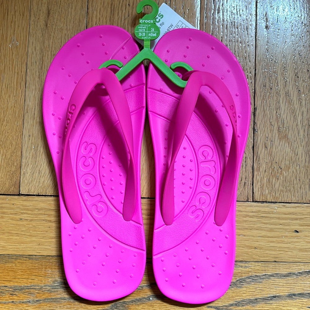 Crocs Pink Crush Flip Flops nwt size 8